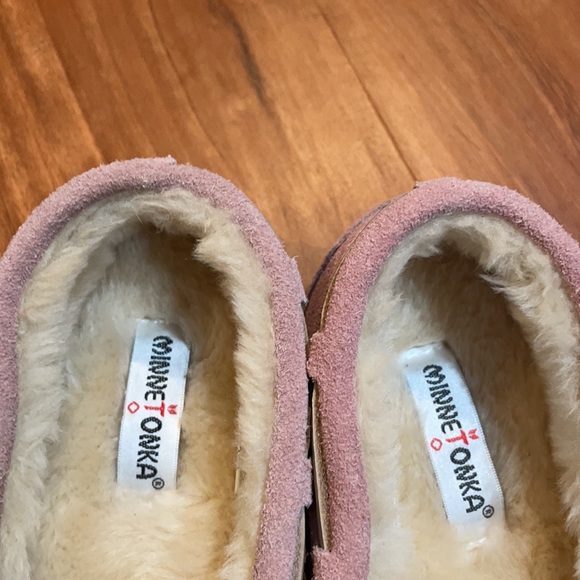 NWOT Minnetonka moccasins - Picture 5 of 5
